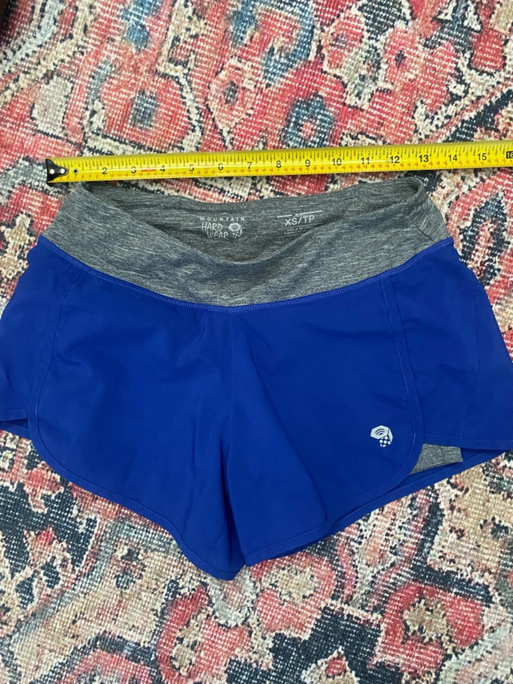 Mountain hardwear 2 in 1 shorts